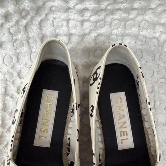 CHANEL Women's Black and Cream Espadrilles - Picture 2 of 7